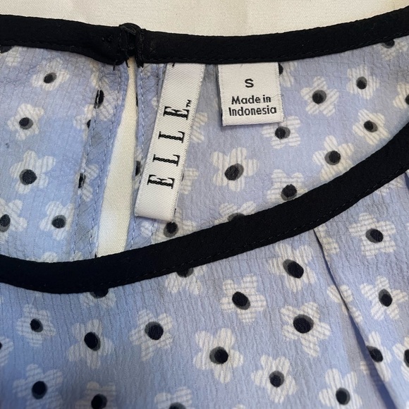 Elle size small blue/white daisy blouse - Picture 5 of 5
